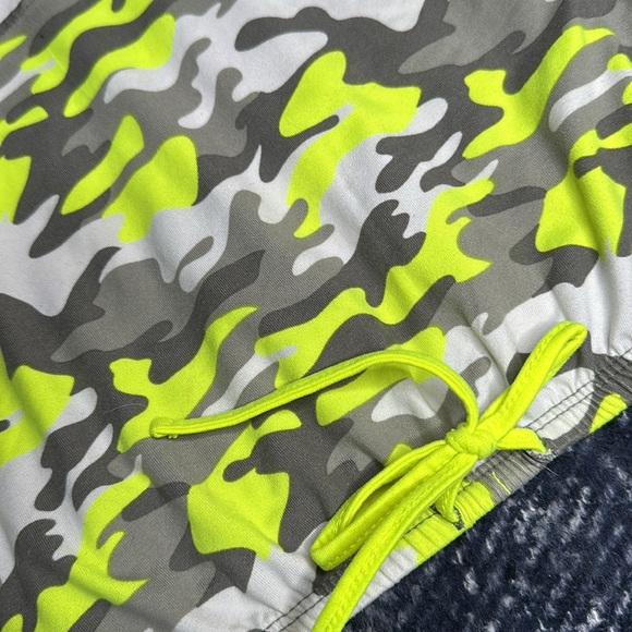 Dream Star fierce 7/8 neon camo short sleeve hoodie shirt - Picture 6 of 7